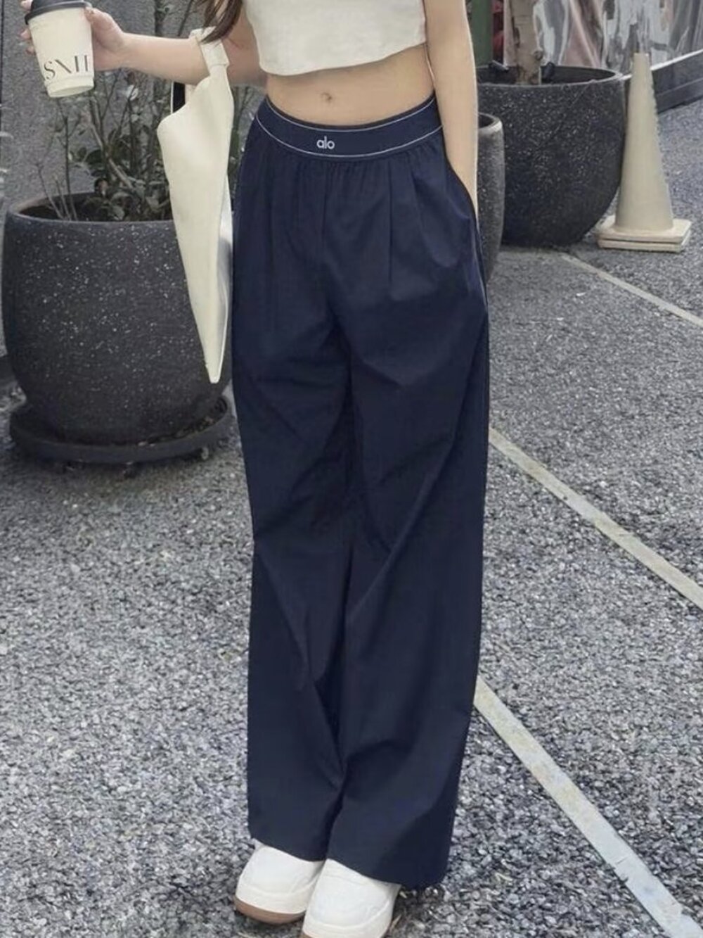 Navy Blue Alo Yoga Loose Fit Suit Up Trouser Regular - Minimalist Wardrobe🧩🍎 - Picture 7 of 7